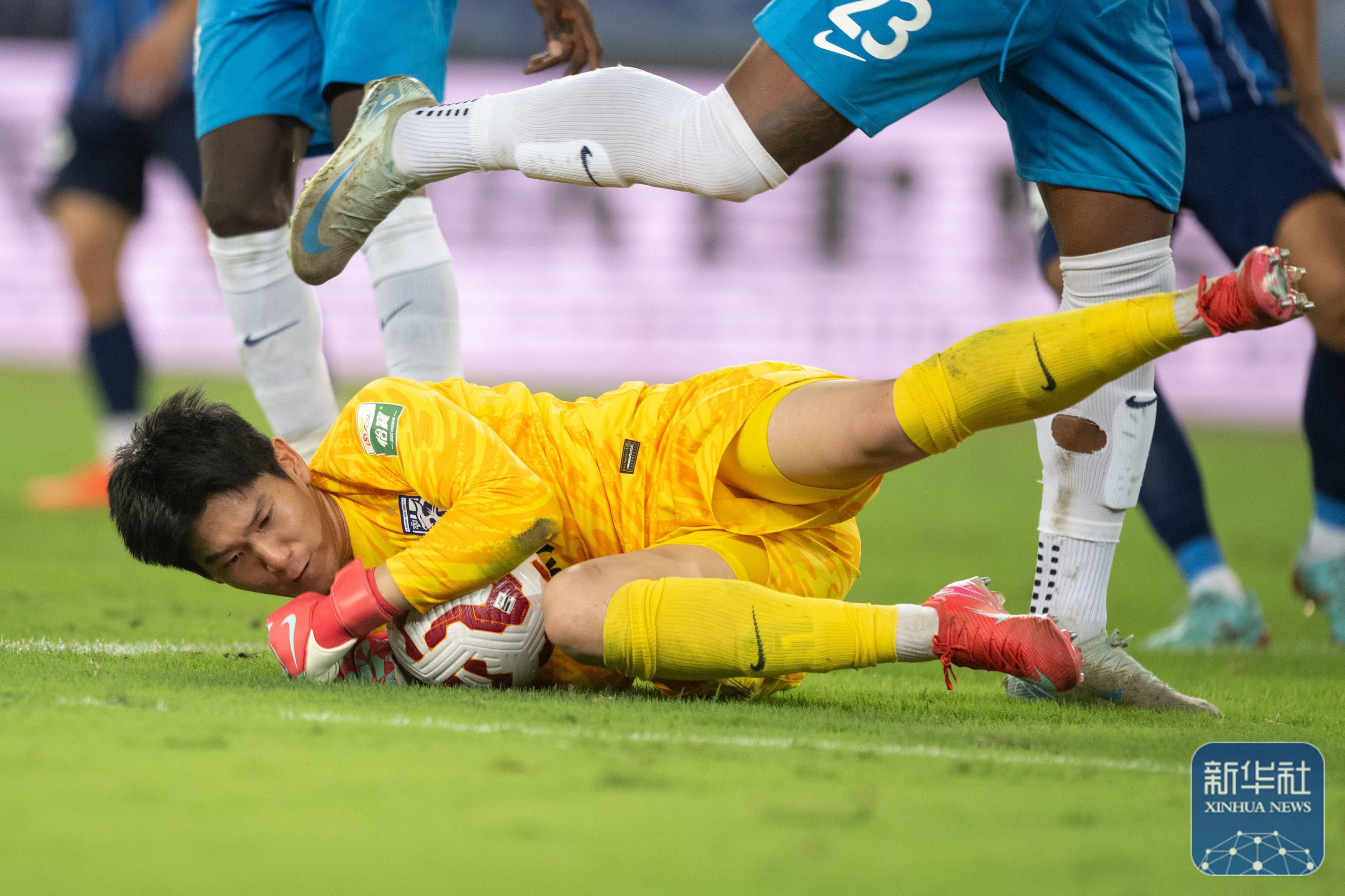 他鼓励阿尔 他鼓励阿尔