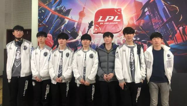 他多次在比 他多次在比