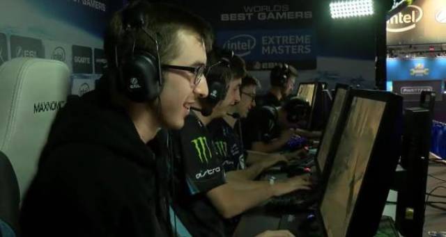 这暴露了球 这暴露了球